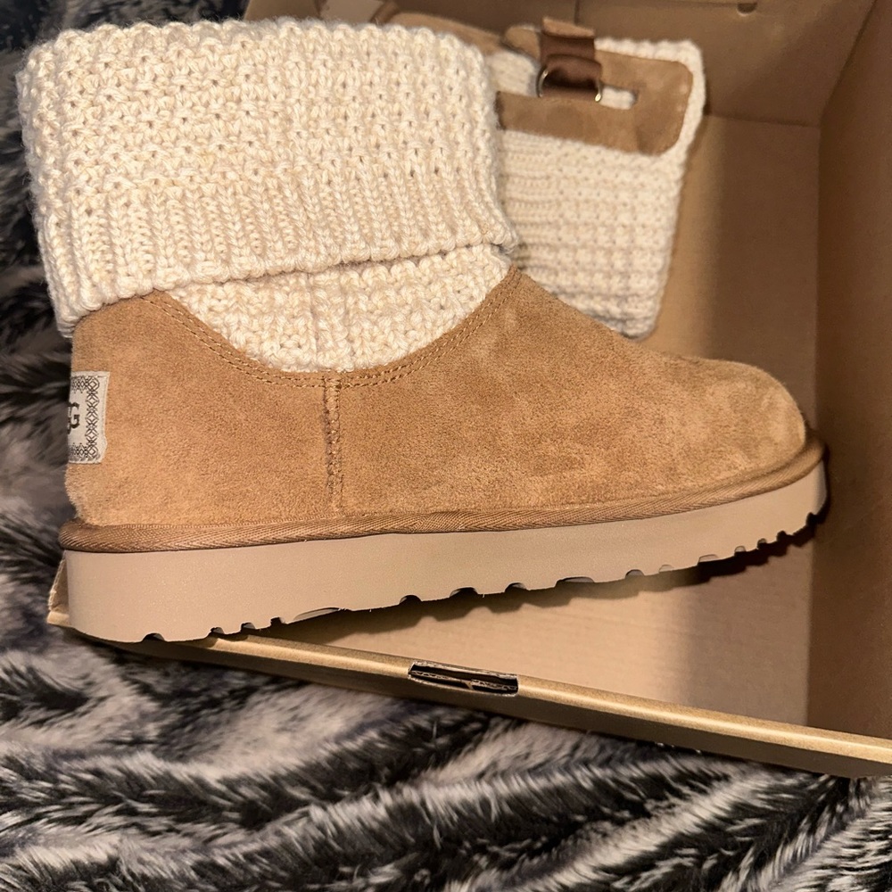 UGG Classic Solene Mini Bootie - Picture 8 of 8